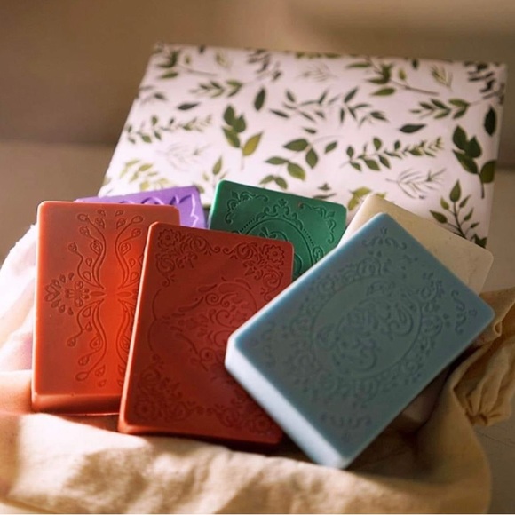 Brush cleansing soap - Picture 2 of 2